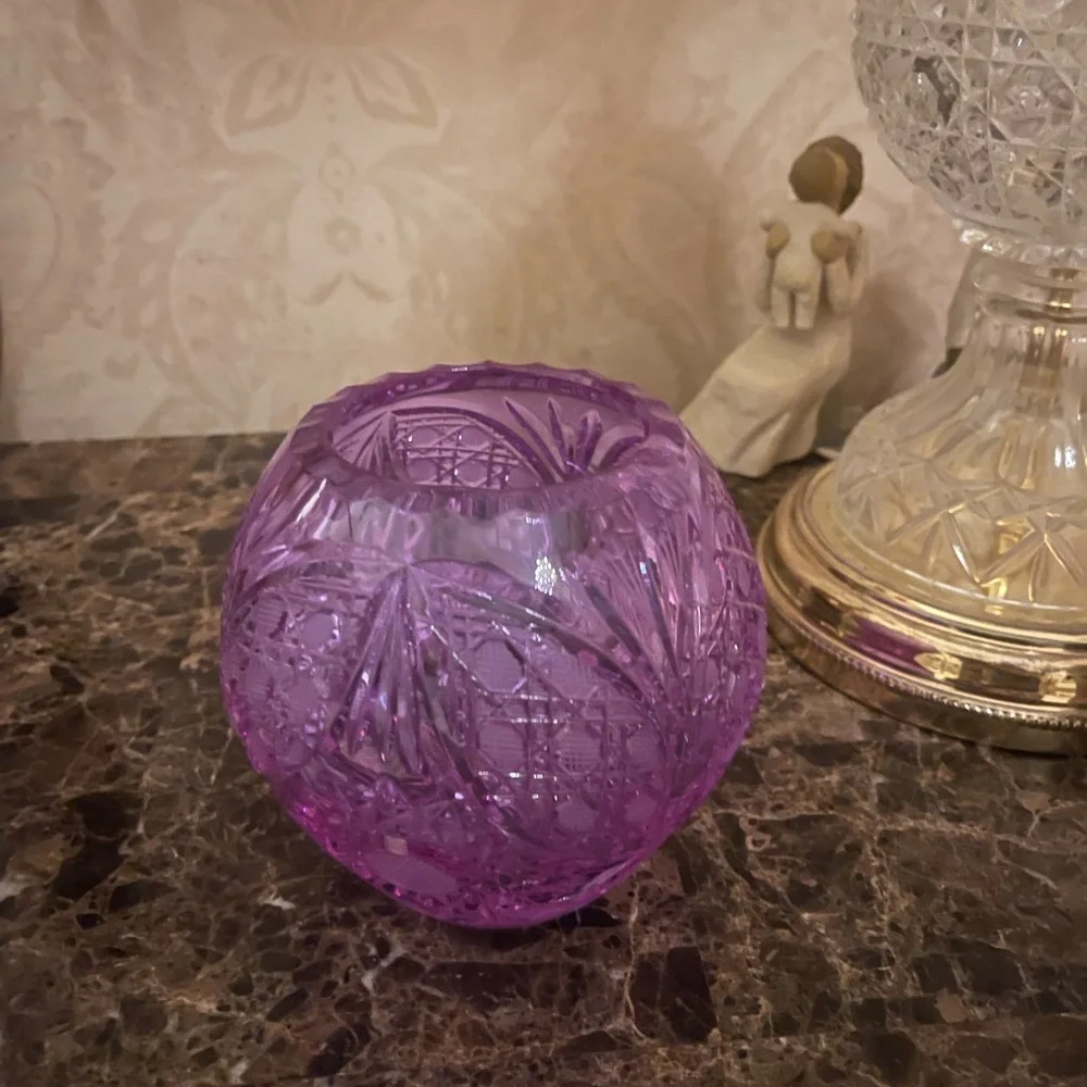 Rare high quality Purple Cut Glass Vase, rosebowl change color under LED light